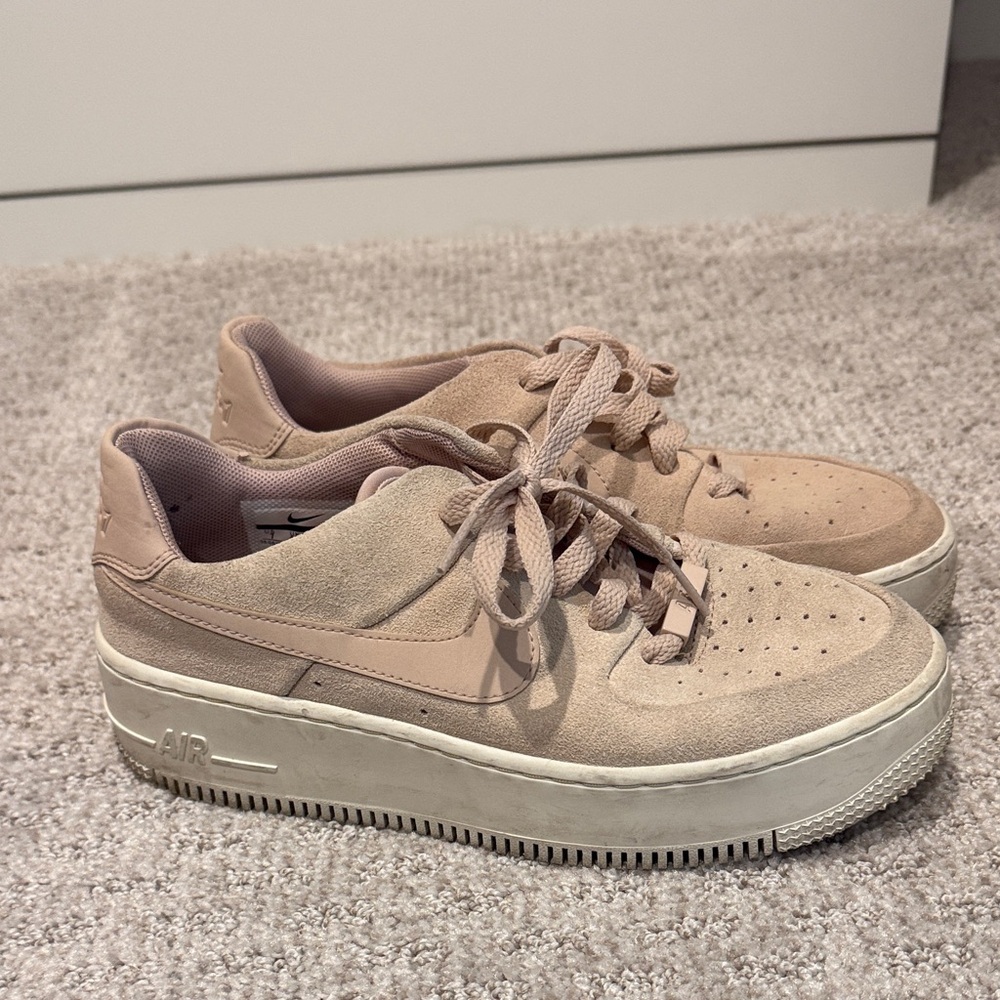 Nike Wmns Air Force 1 Sage Low 'Particle Beige'. Size 7